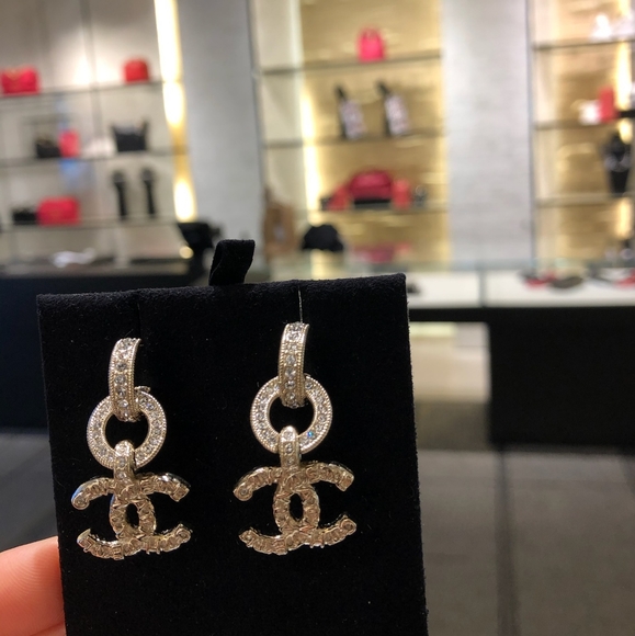 Chanel  golden/crystal 2021 costume earrings - Picture 1 of 15